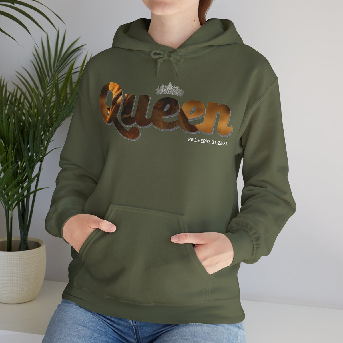 "I am Queen" Womens Affirmation Heavy Blend™ Hooded Sweatshirt