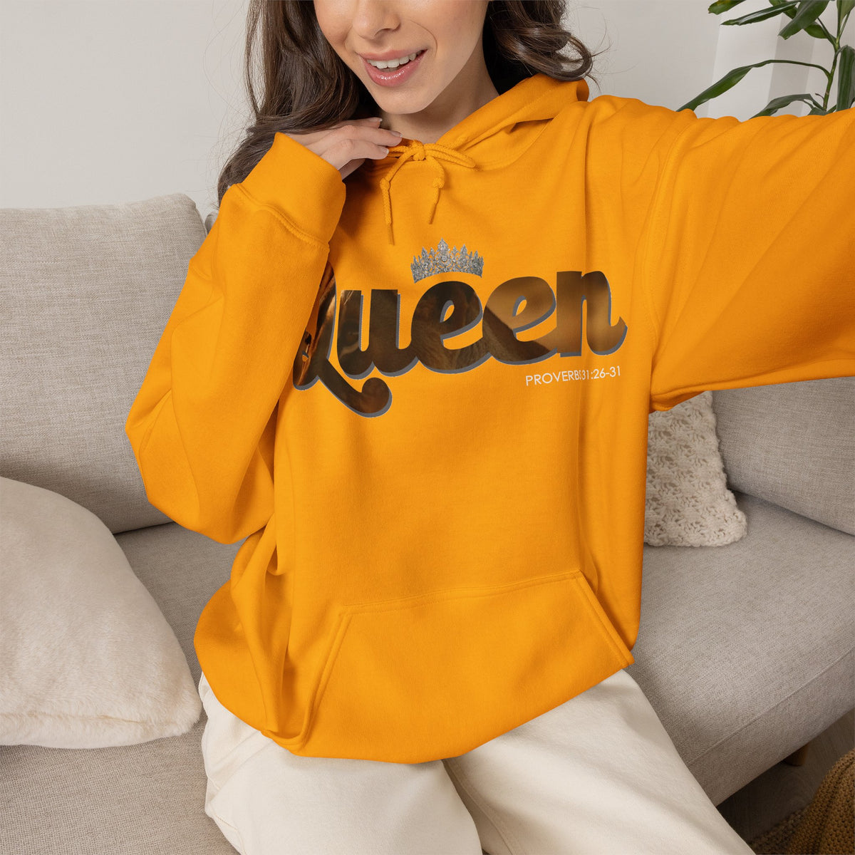 "I am Queen" Womens Affirmation Heavy Blend™ Hooded Sweatshirt