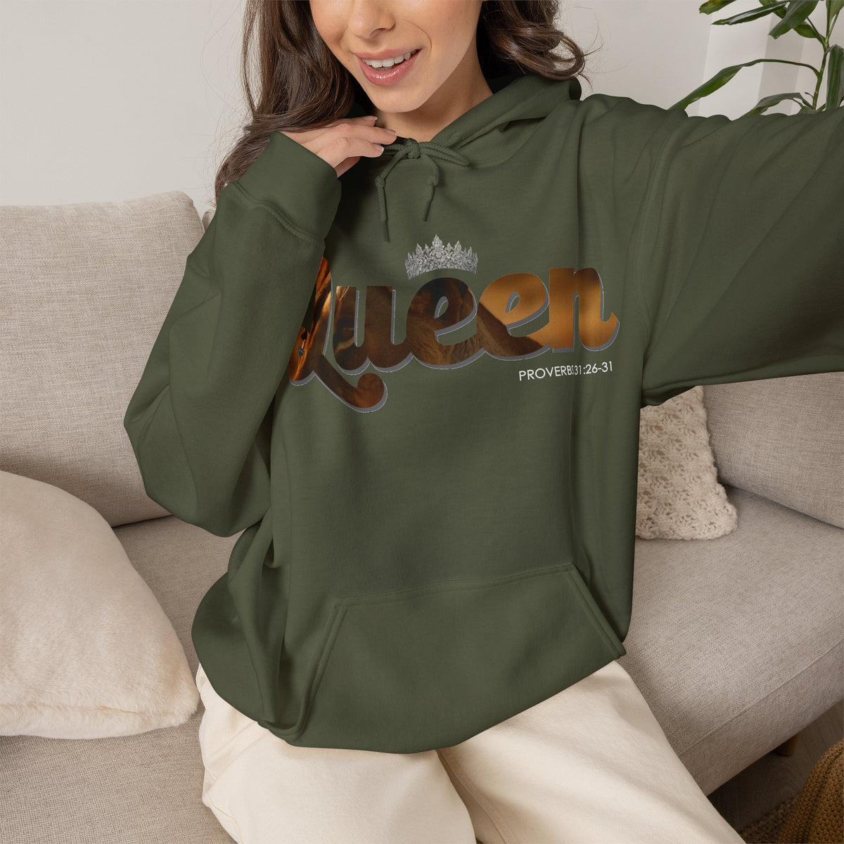 "I am Queen" Womens Affirmation Heavy Blend™ Hooded Sweatshirt
